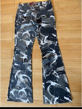 Vintage Lazer Camo Flared Cargo Pants in Black, Gray & White size 6